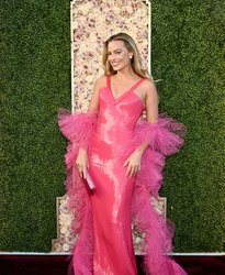 Margot Robbie en Giorgio Armani